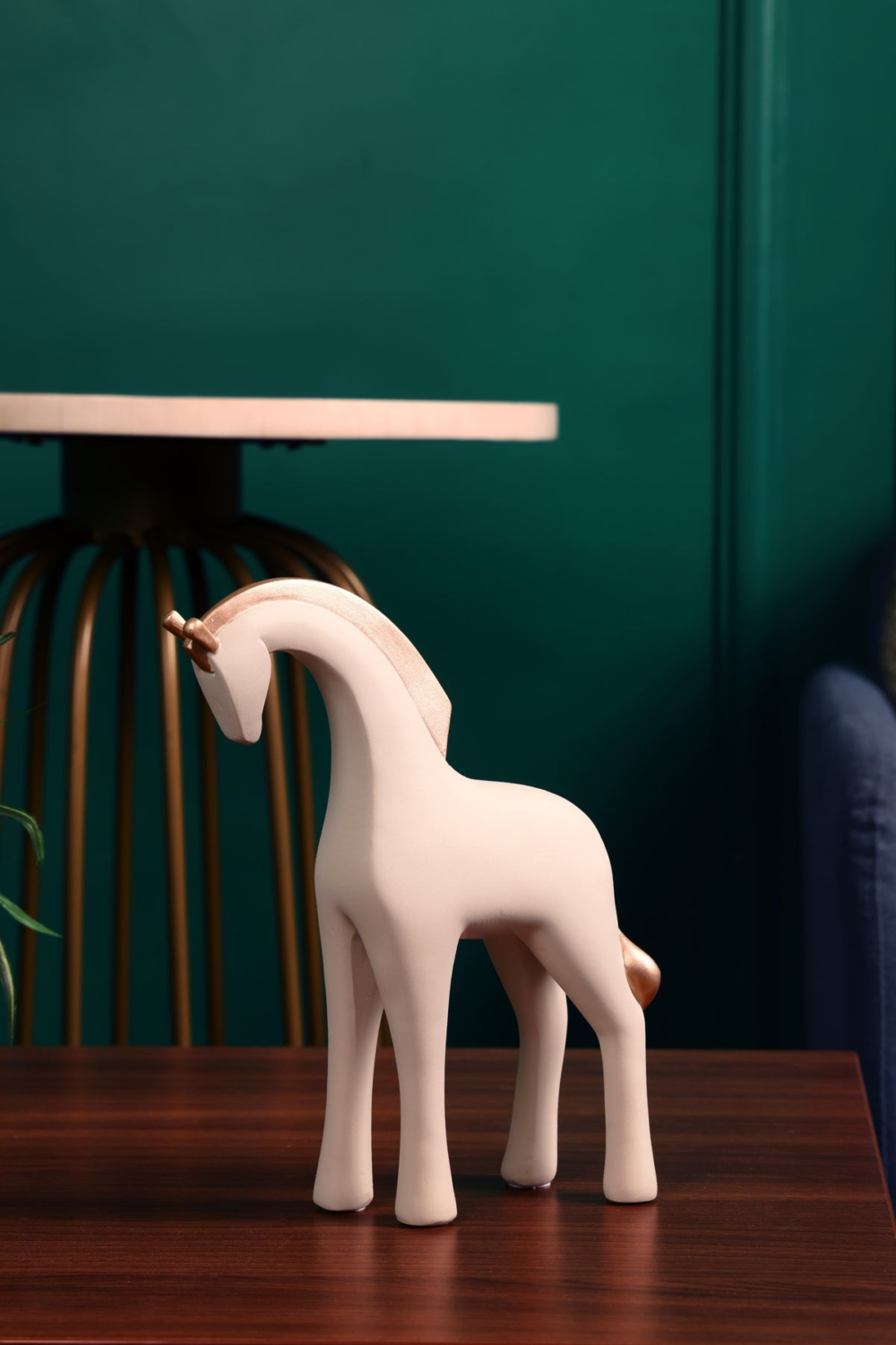 Beautiful Giraffe Statue For Your Home Or Office Decor