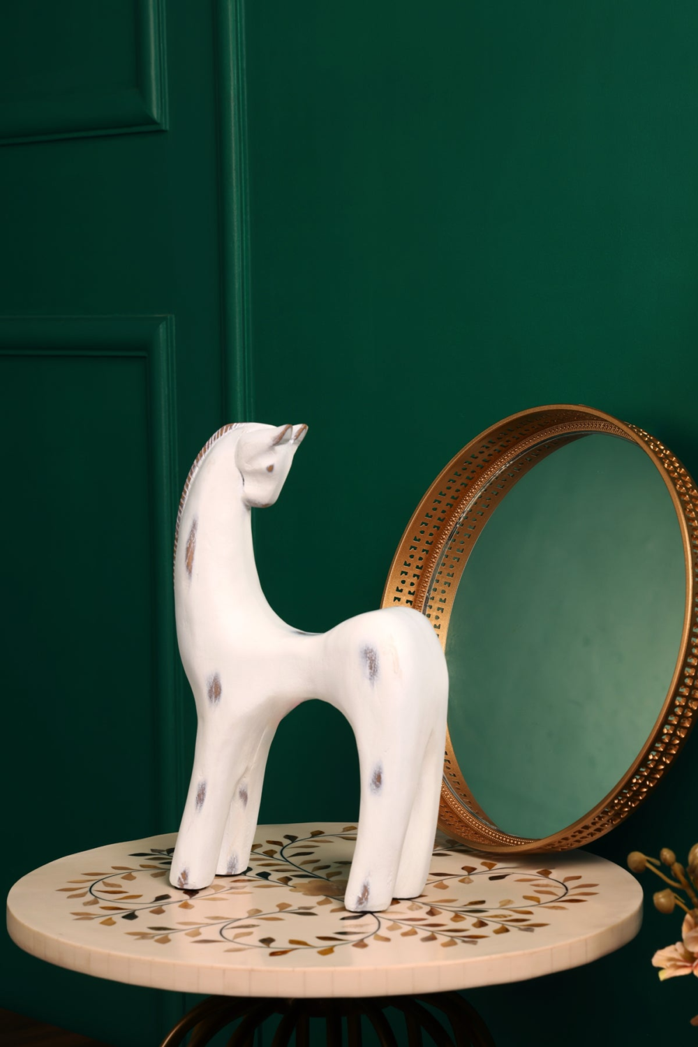 Resin Modern Style Horse Statue For Your Home Or Office Decor
