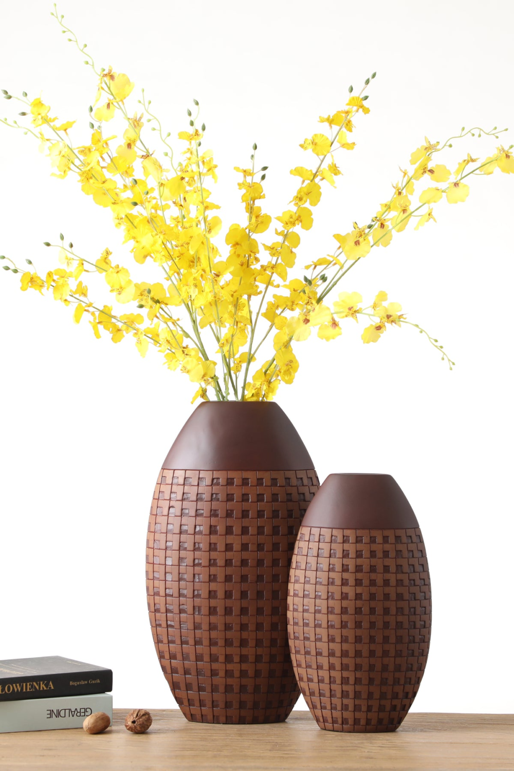 Beautiful Oval Shaped Resin Vase For Your Home Or Office Decor