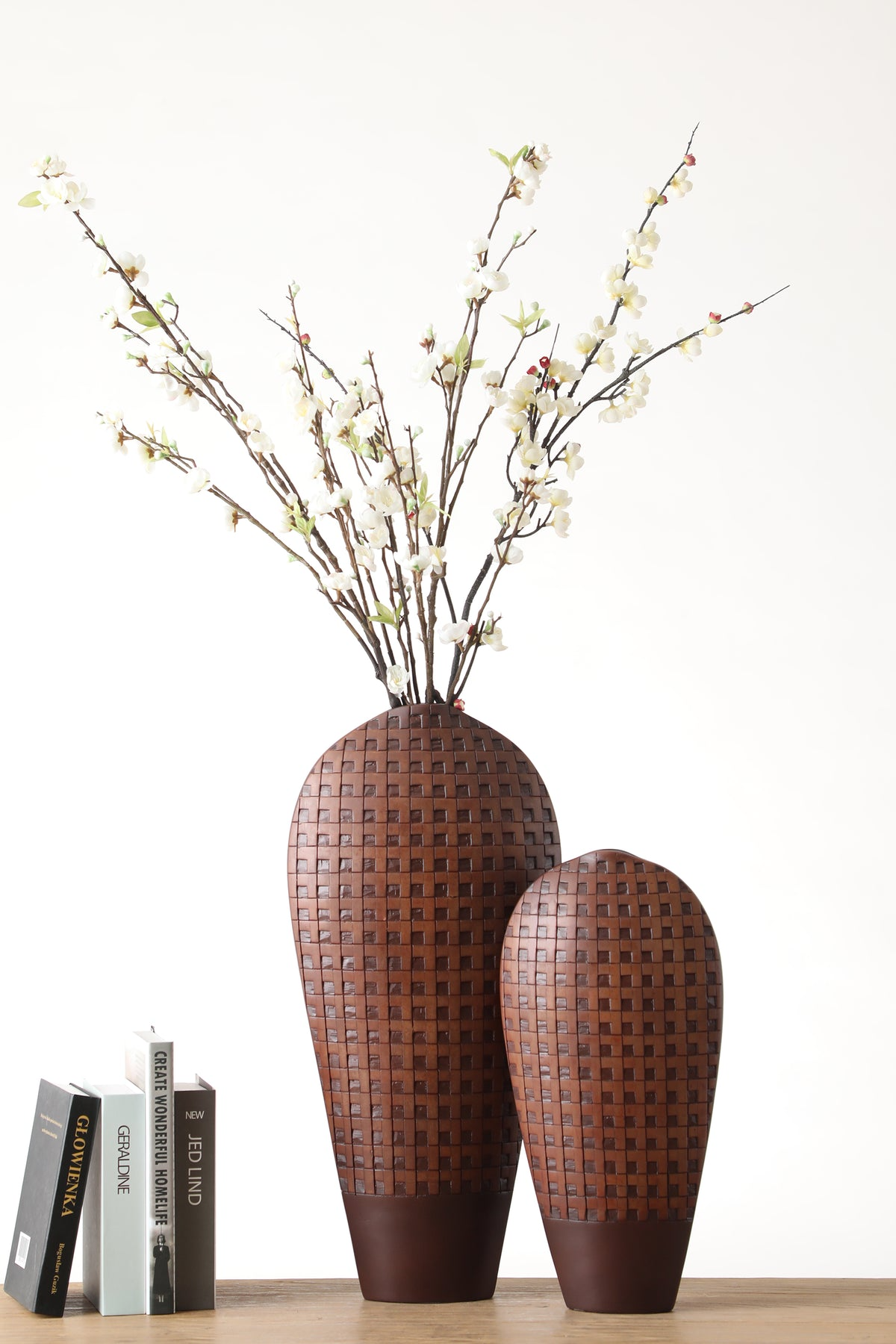 Unique Style Oval Shape Resin Vase For Your Home Or Office Decor