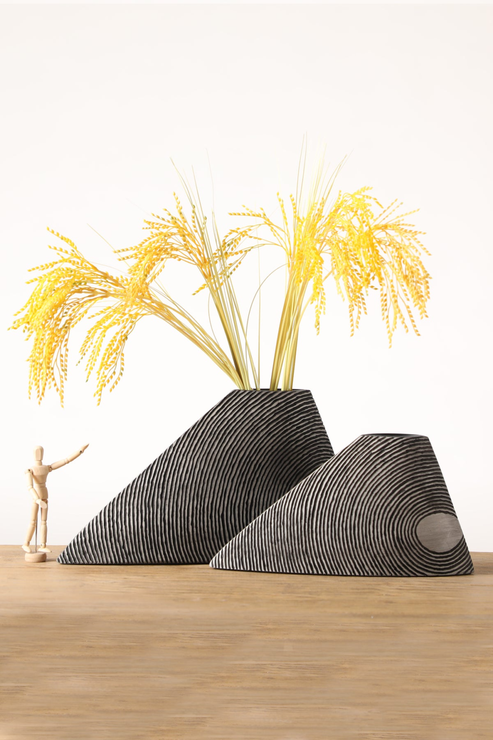 Scalene Triangle-Shaped Resin Vase For Your Home Or Office Decor - Image 4